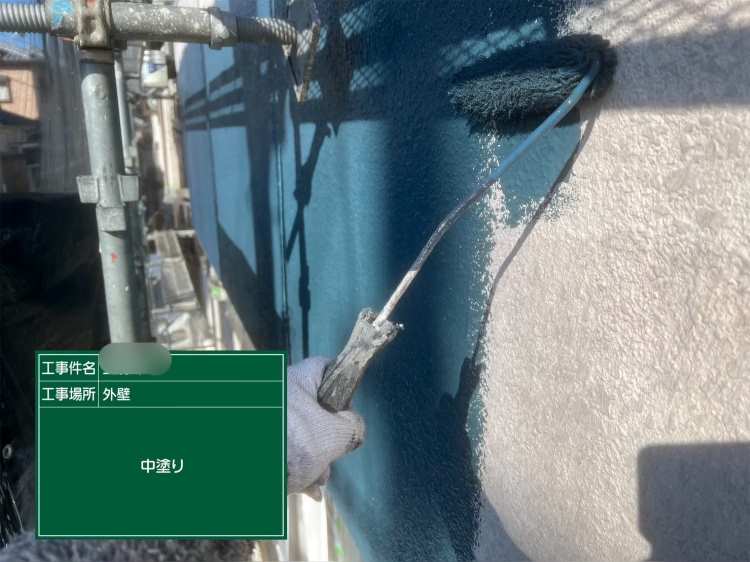 大阪市旭区戸建外壁中塗り塗装作業