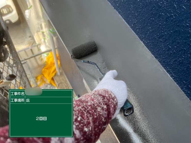 大阪市旭区戸建庇天板上塗り塗装作業